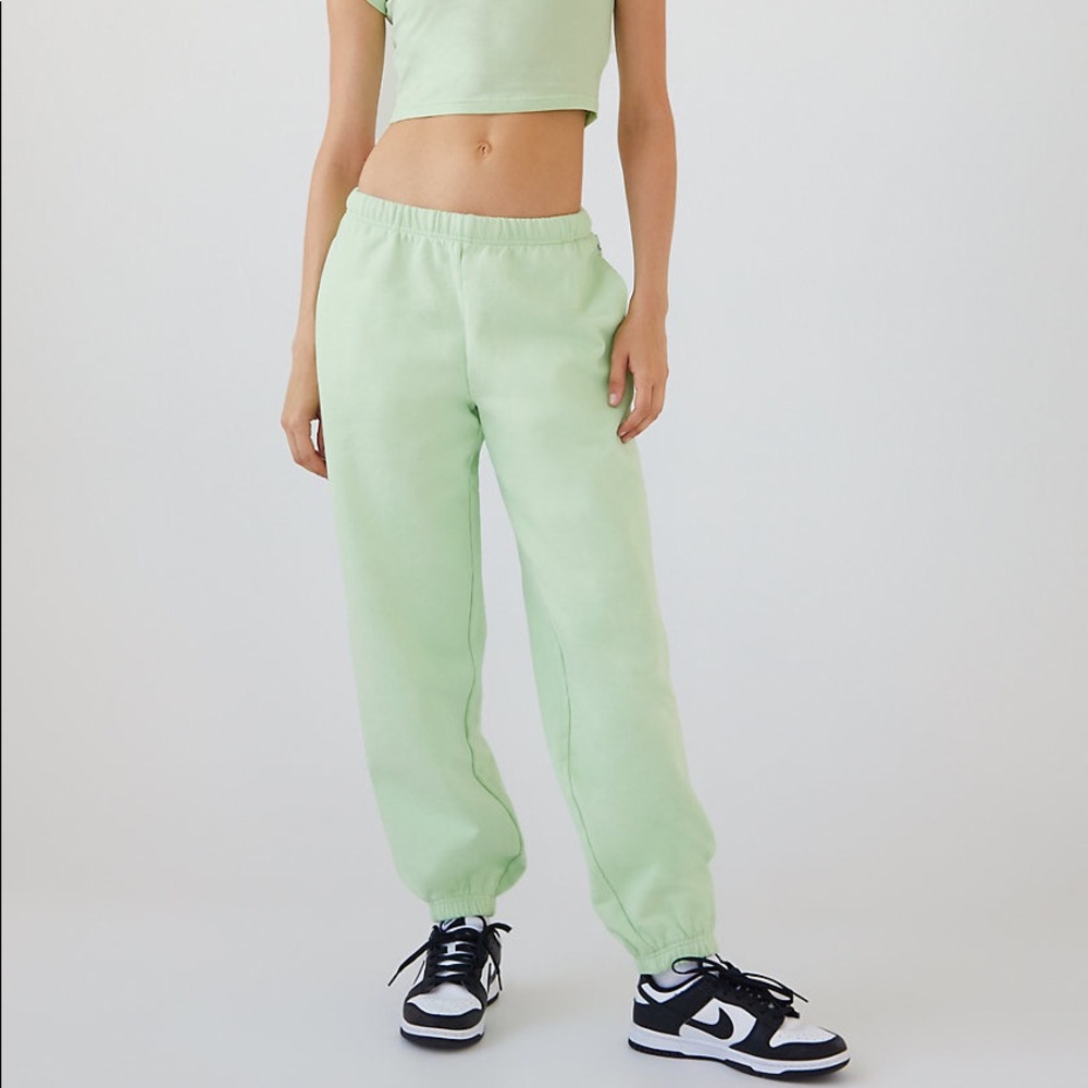 NWT ARITZIA Tna
EXTRA FLEECE MEGA SWEATPANT MINT GREEN
